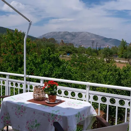 Christina's Place شقة