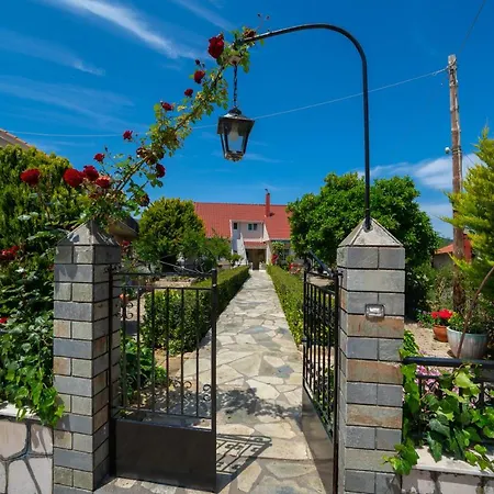 Christina's Place شقة *