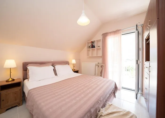 Διαμέρισμα Christina's Place *